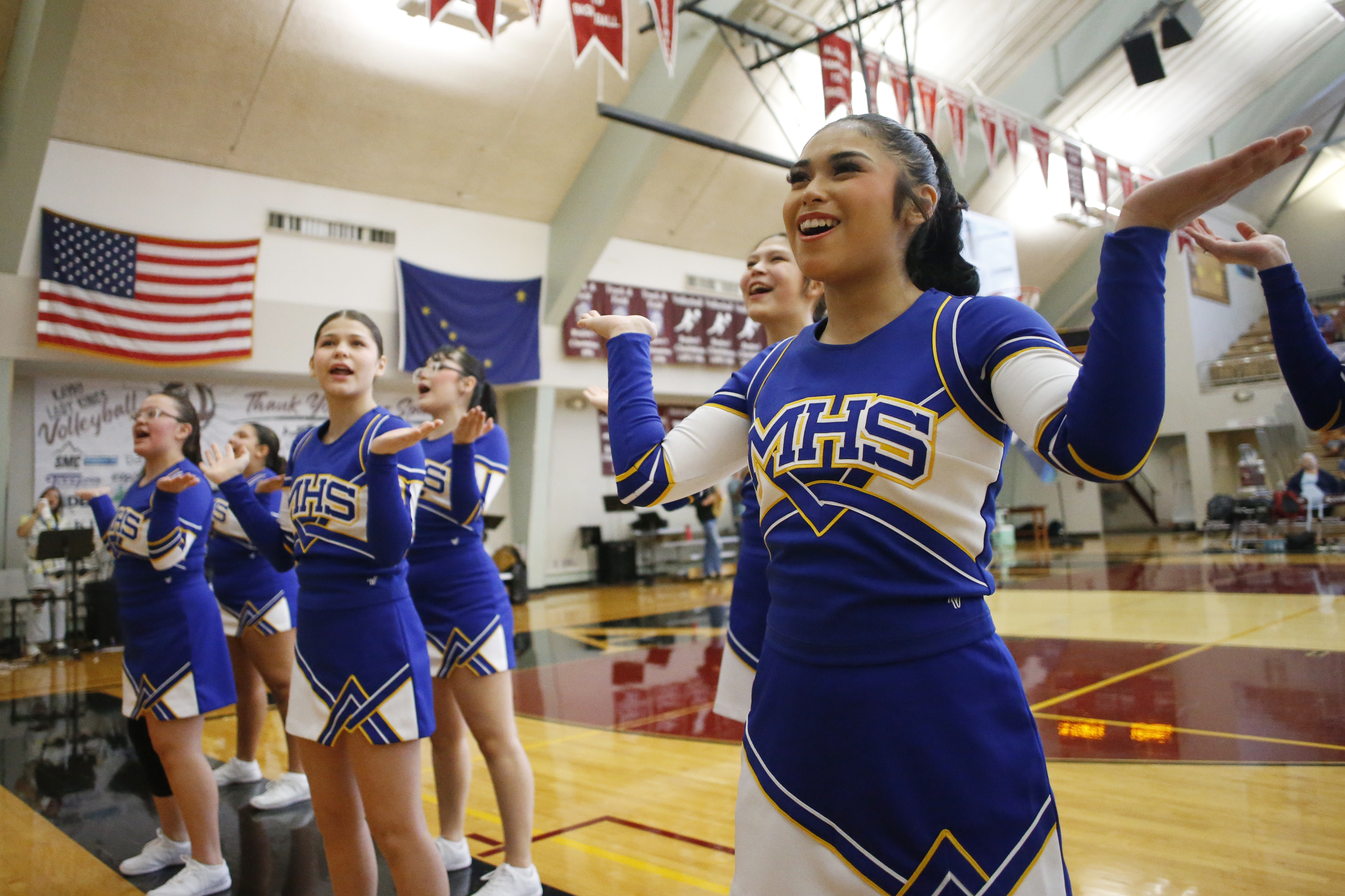 Metlakatla Cheerleaders  02